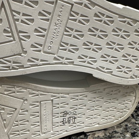 Donna Karan Donna - Lace Up White and Gold Sneakers NWT 5.5 - Picture 9 of 12